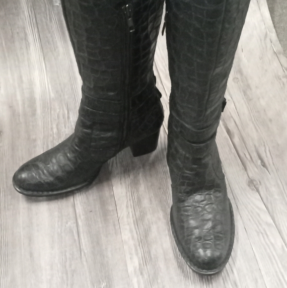 Born Croc boots. Women's size 6½ - Picture 2 of 6